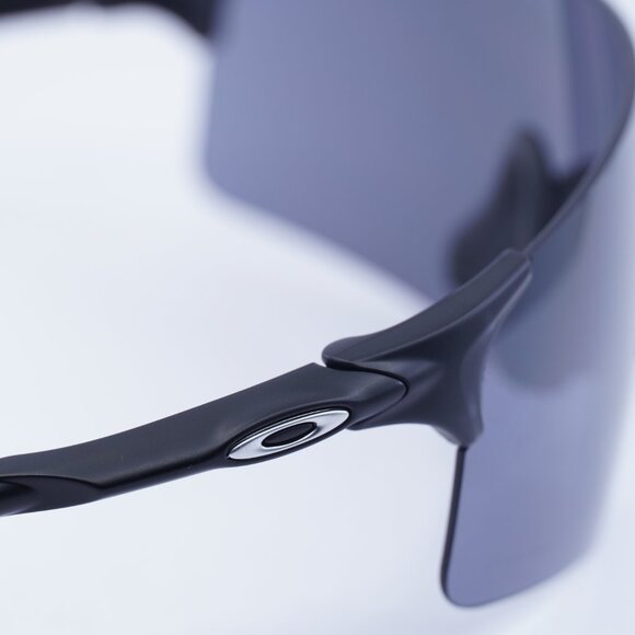 Oakley OO9454 945401 Sunglasses Matte Black Shield Frame, Prizm Black Lenses - Picture 5 of 9